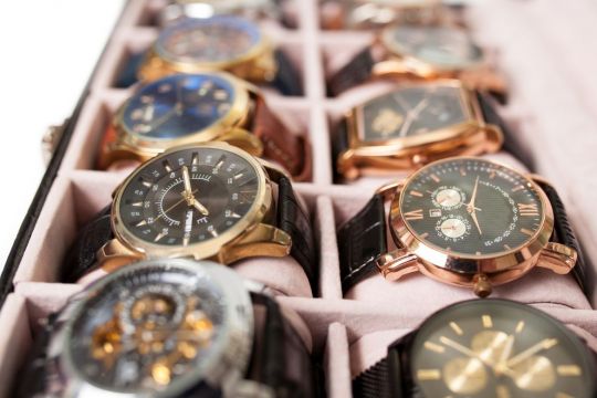 Jak przechowywać zegarek, by wyglądał dobrze i działał bez zarzutu?